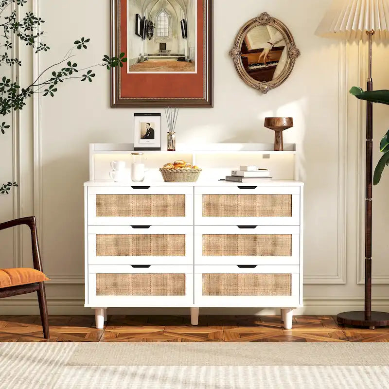 Cassettiera Accent a 6 cassetti in rattan con luci LED e presa di corrente, bianco