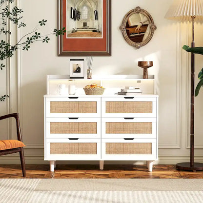 Cassettiera Accent a 6 cassetti in rattan con luci LED e presa di corrente, bianco