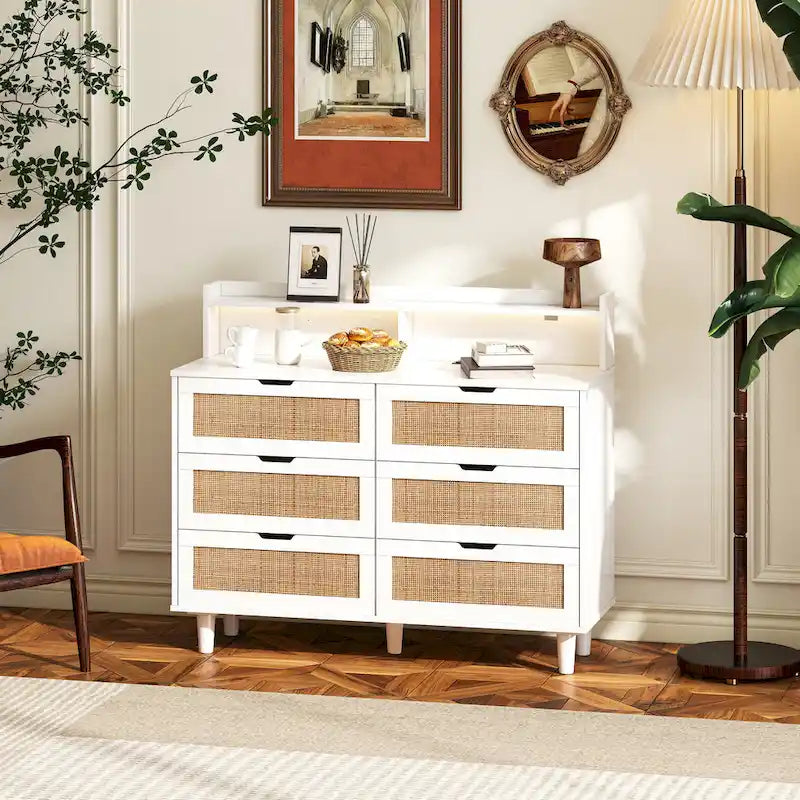 Cassettiera Accent a 6 cassetti in rattan con luci LED e presa di corrente, bianco