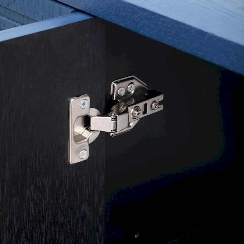 Credenza in stile retrò con ripiani regolabili